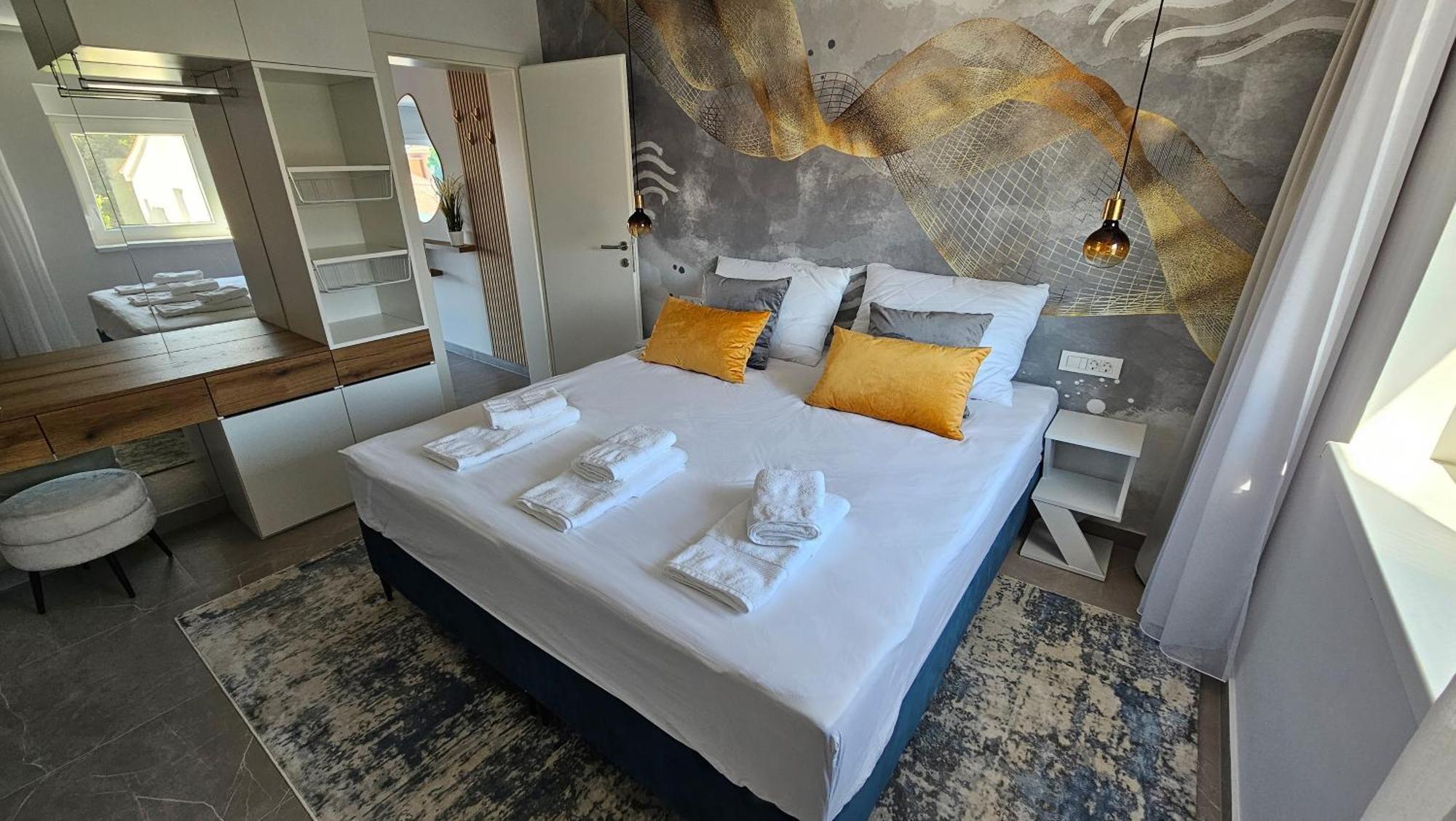 Blue Moon Apartment, Now With Jacuzzi * Mandre