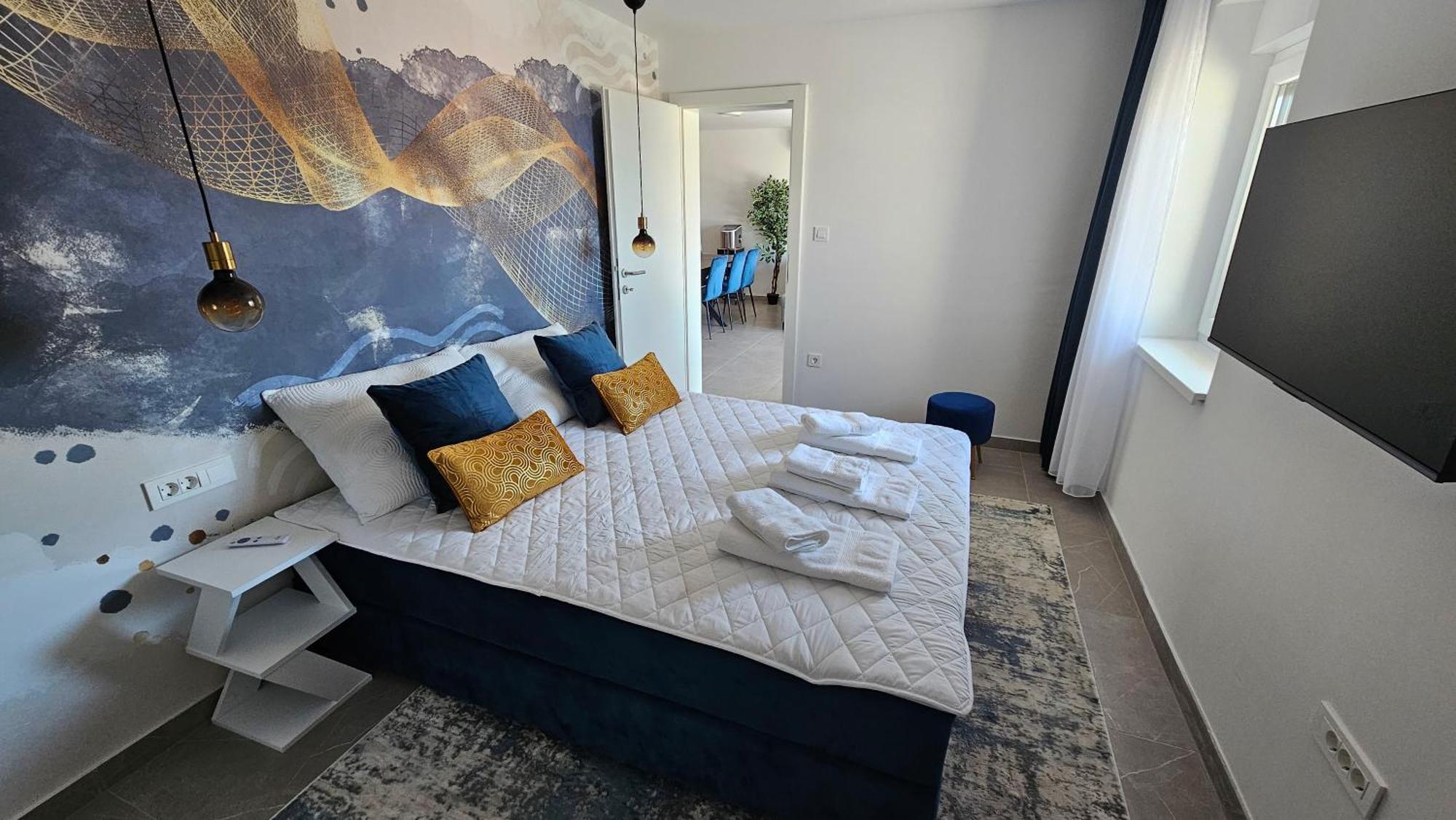 Blue Moon Apartment, Now With Jacuzzi *