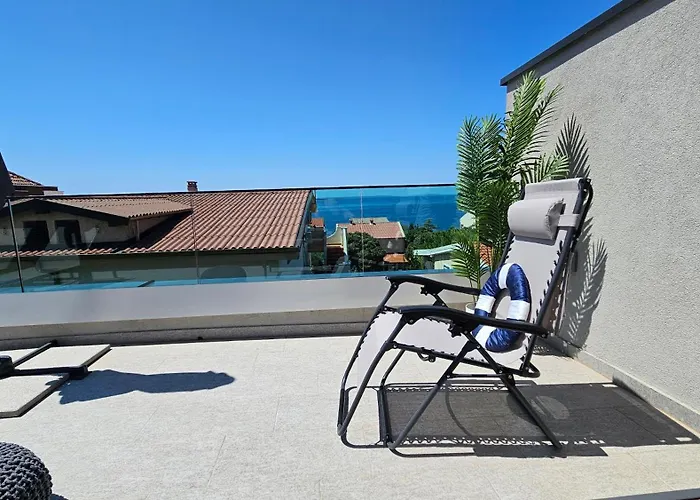 Blue Moon Apartment, Now With Jacuzzi