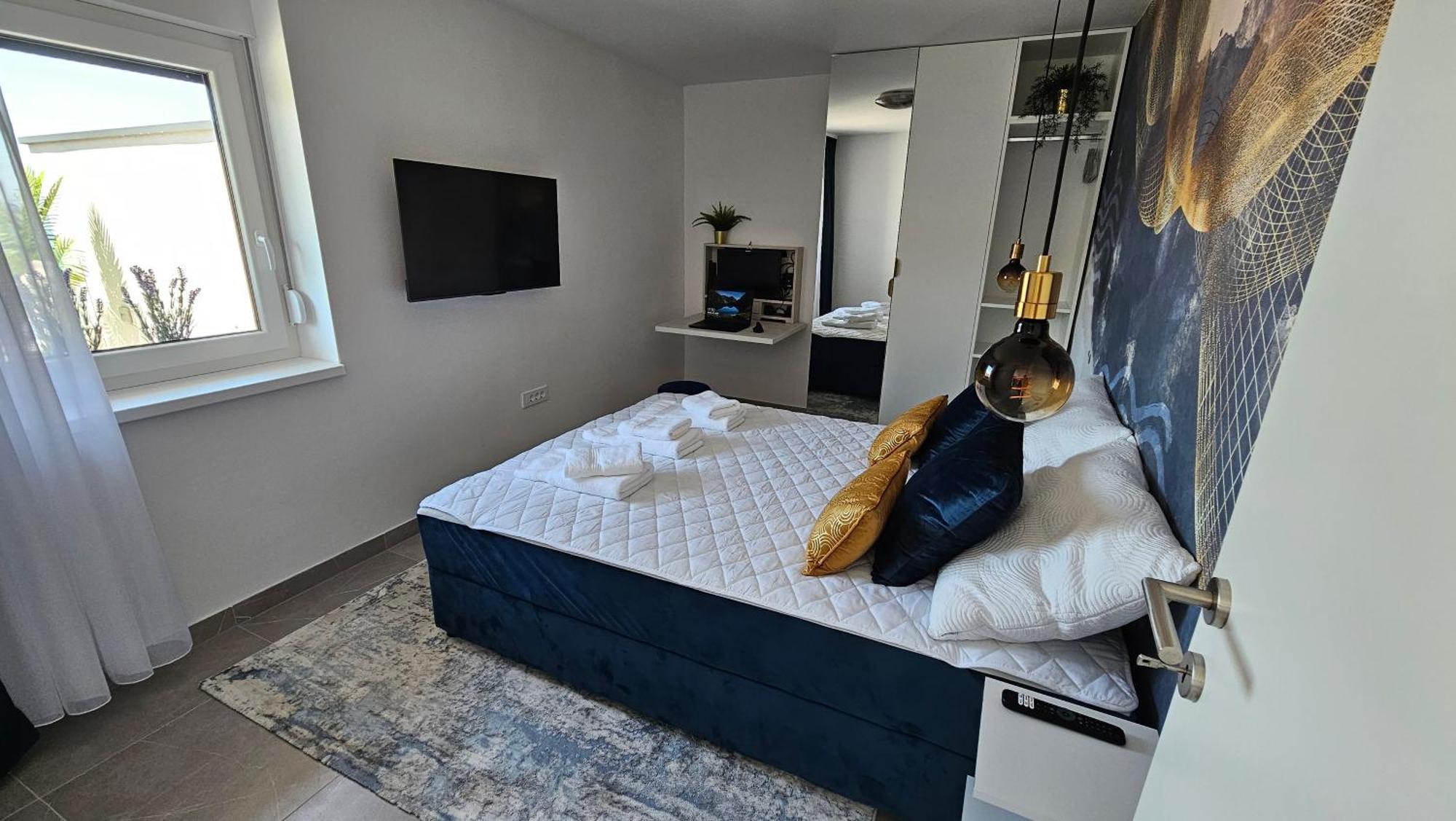 Blue Moon Apartment, Now With Jacuzzi * Mandre
