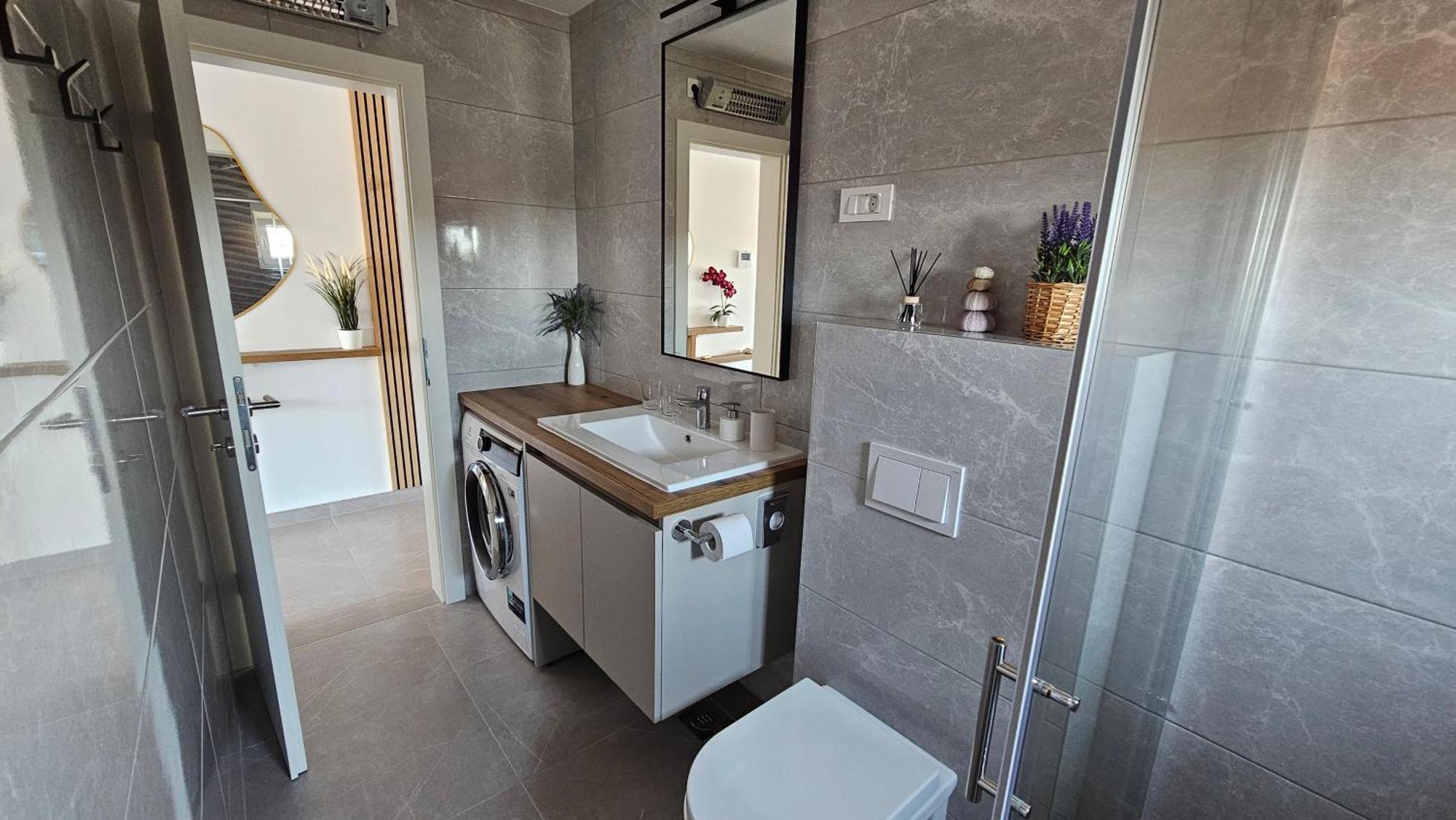 Blue Moon Apartment, Now With Jacuzzi Apartament