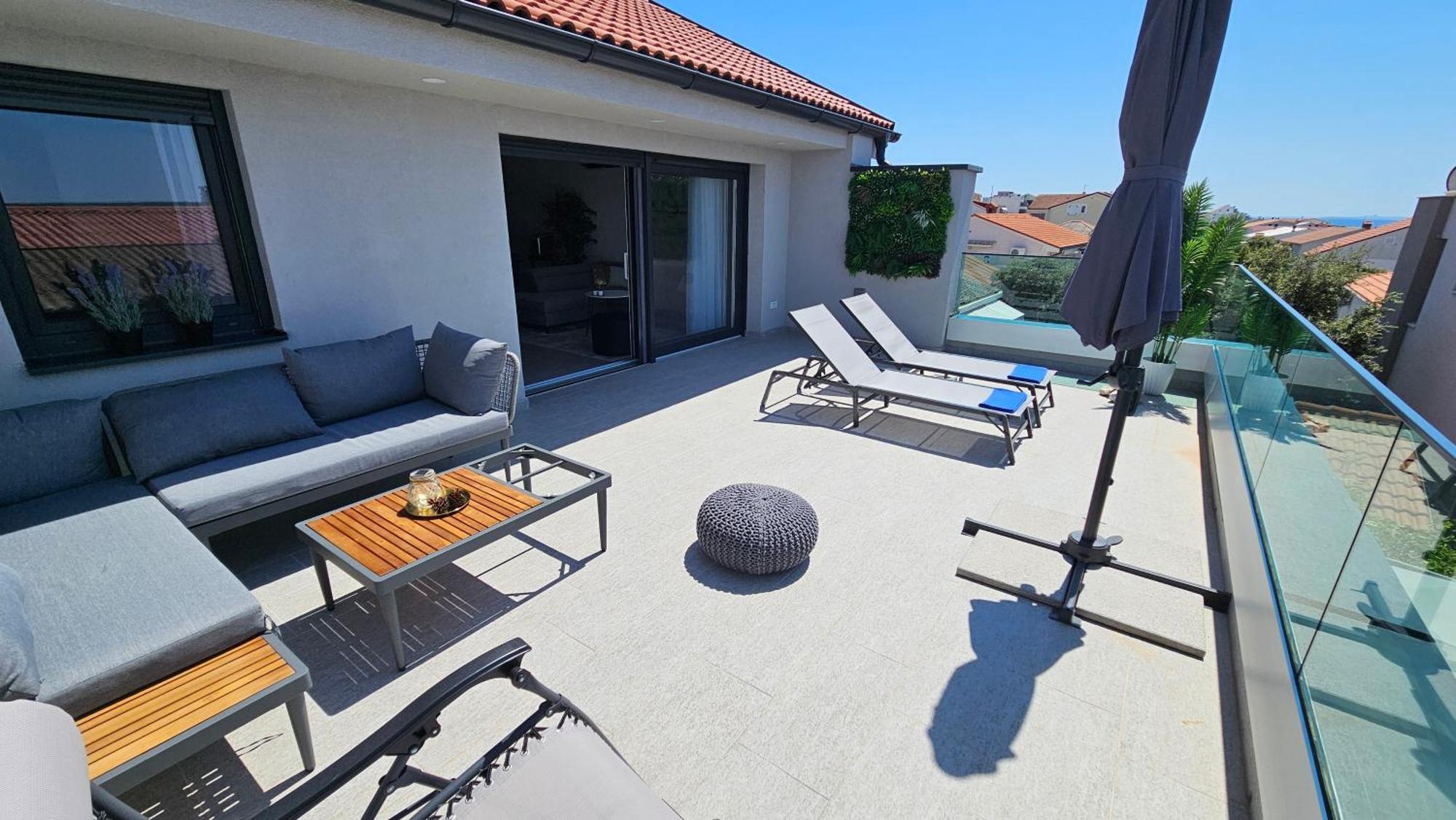 Blue Moon Apartment, Now With Jacuzzi * Mandre