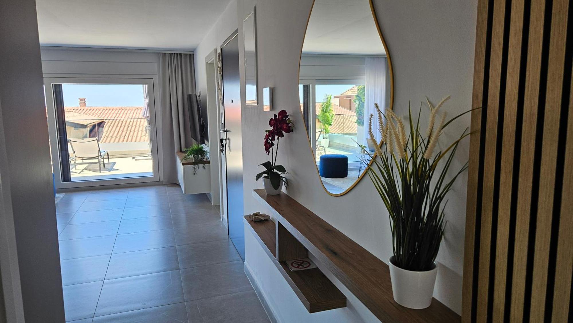 Blue Moon Apartment, Now With Jacuzzi *